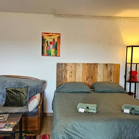 Avec Terrasse Et Jolie Vue Sur Le Lägenhet *